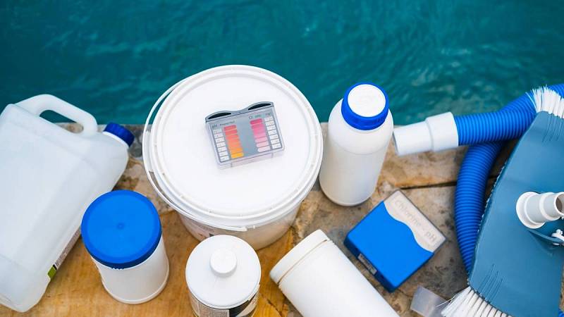 Zařízení pro testování kvality bazénové vody a čisticí prostředky