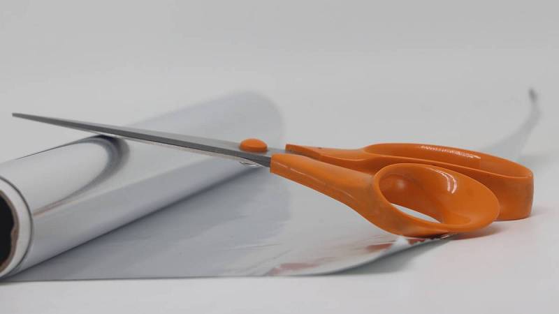 Stříháním větší vrstvy alobalu se nůžky nabrousí